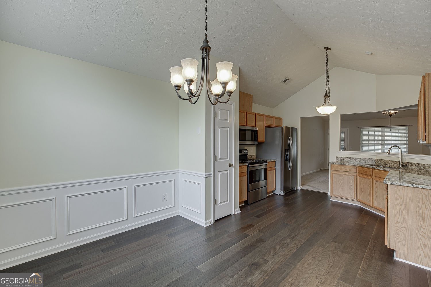 387 Joshua Way Hoschton - Photo 8
