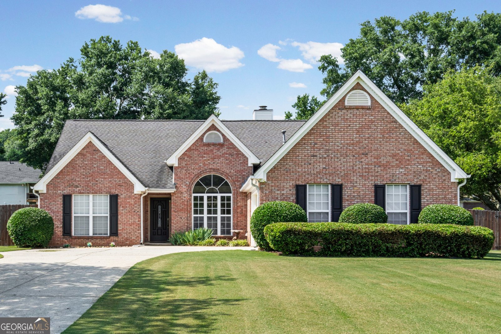 7065 Valley Landing Court Cumming - main photo