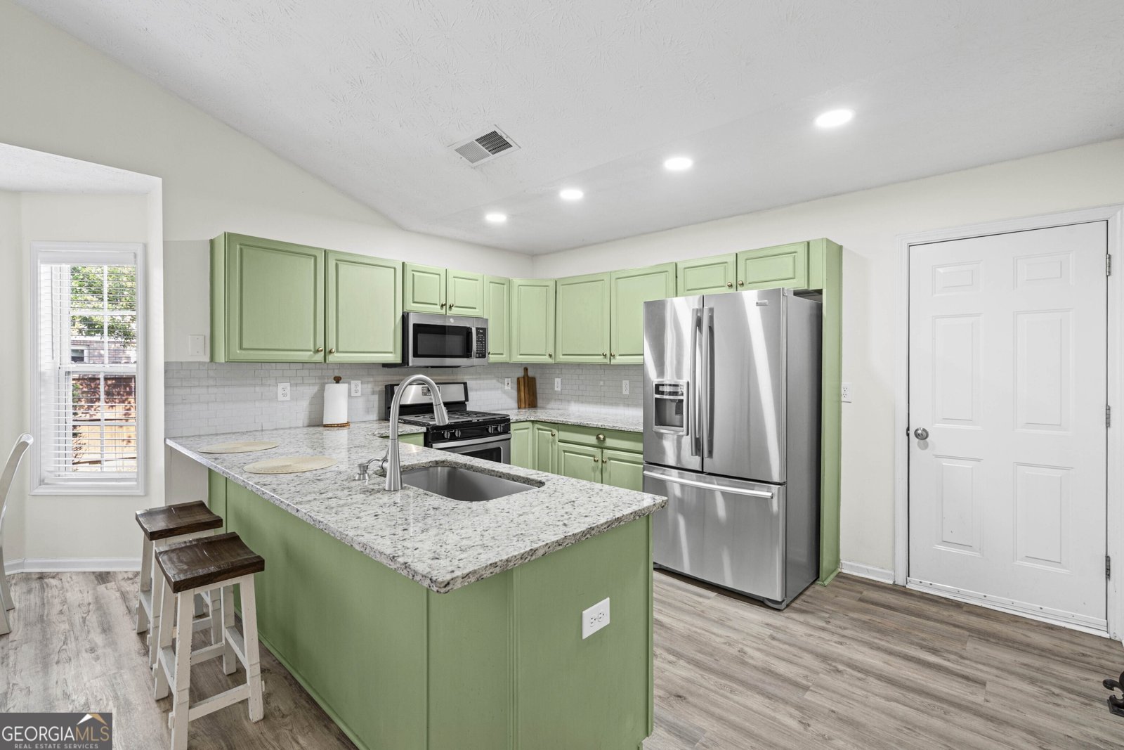 7065 Valley Landing Court Cumming - Photo 14