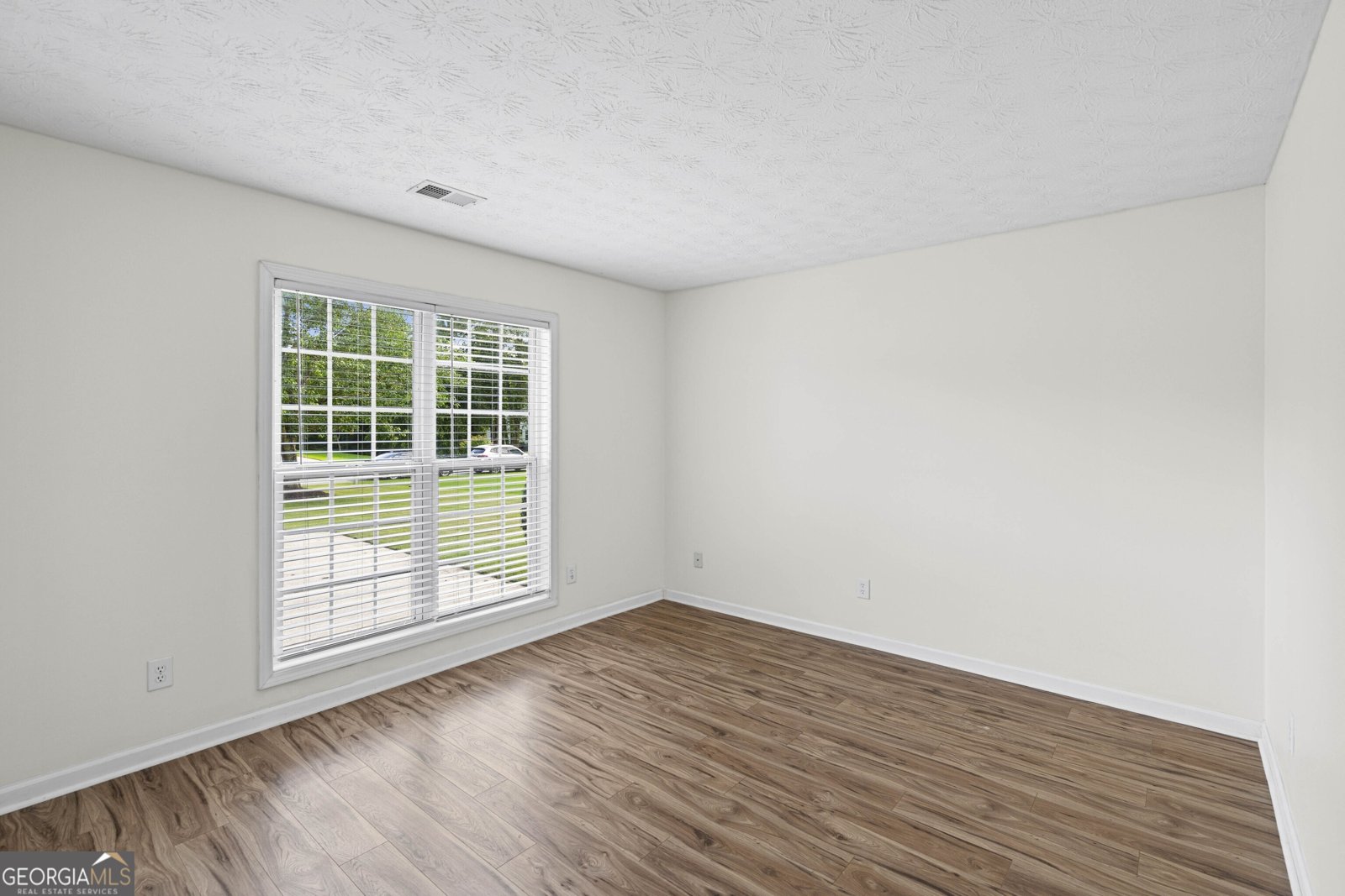 7065 Valley Landing Court Cumming - Photo 6