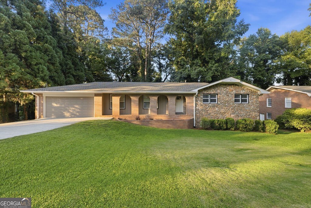 2042 Lake Lucerne Drive Lilburn - main photo