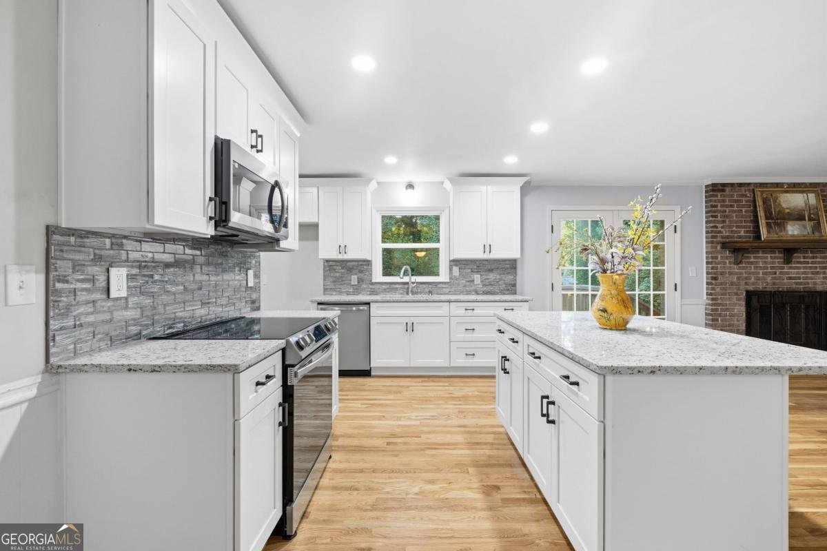 2042 Lake Lucerne Drive Lilburn - Photo 9