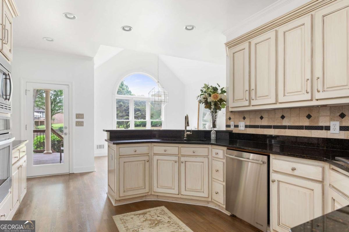 1540 Winding Creek Circle Snellville - Photo 21