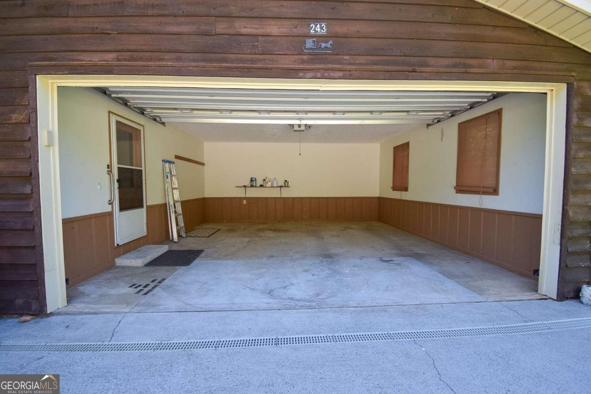243 Saint Patrick Drive Mableton - Photo 9