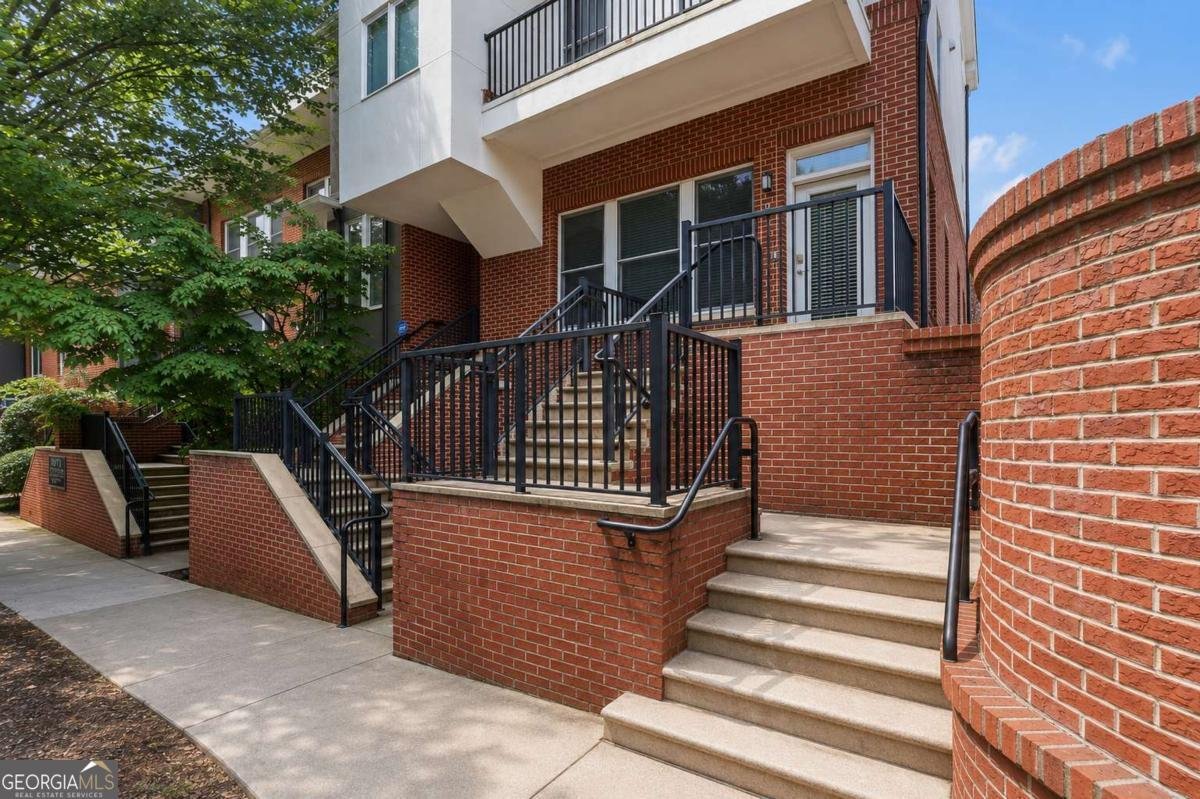 745 Fountainhead Lane Atlanta - main photo