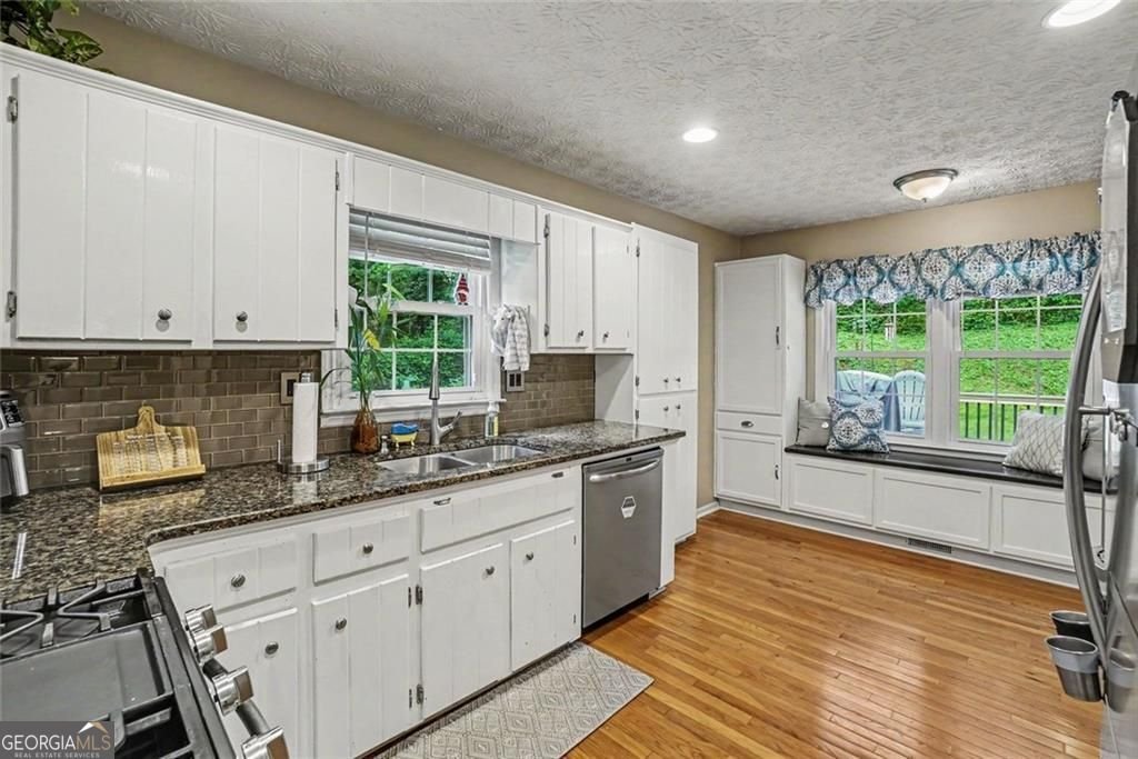 331 Creekbend Drive Woodstock - Photo 8