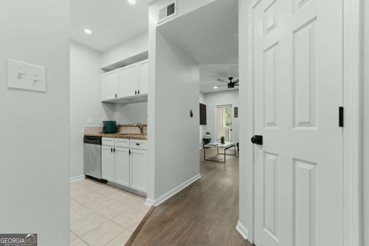 1250 Parkwood Circle Atlanta - Photo 11