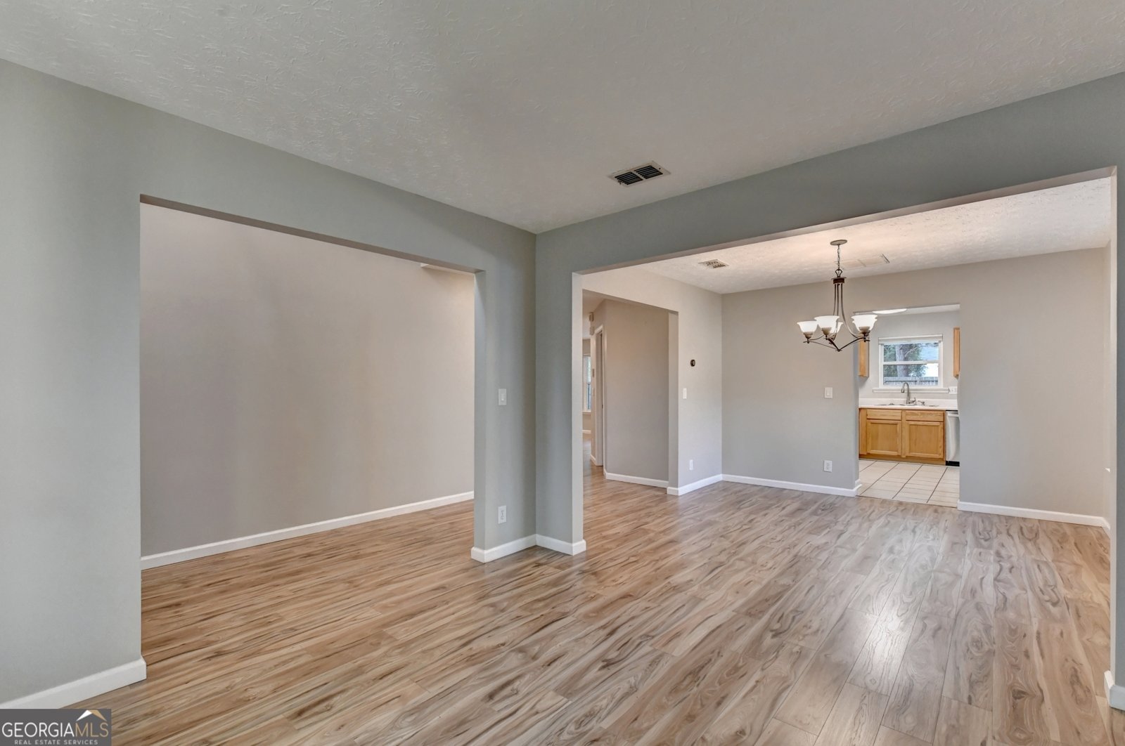 577 Ives Circle Lilburn - Photo 11