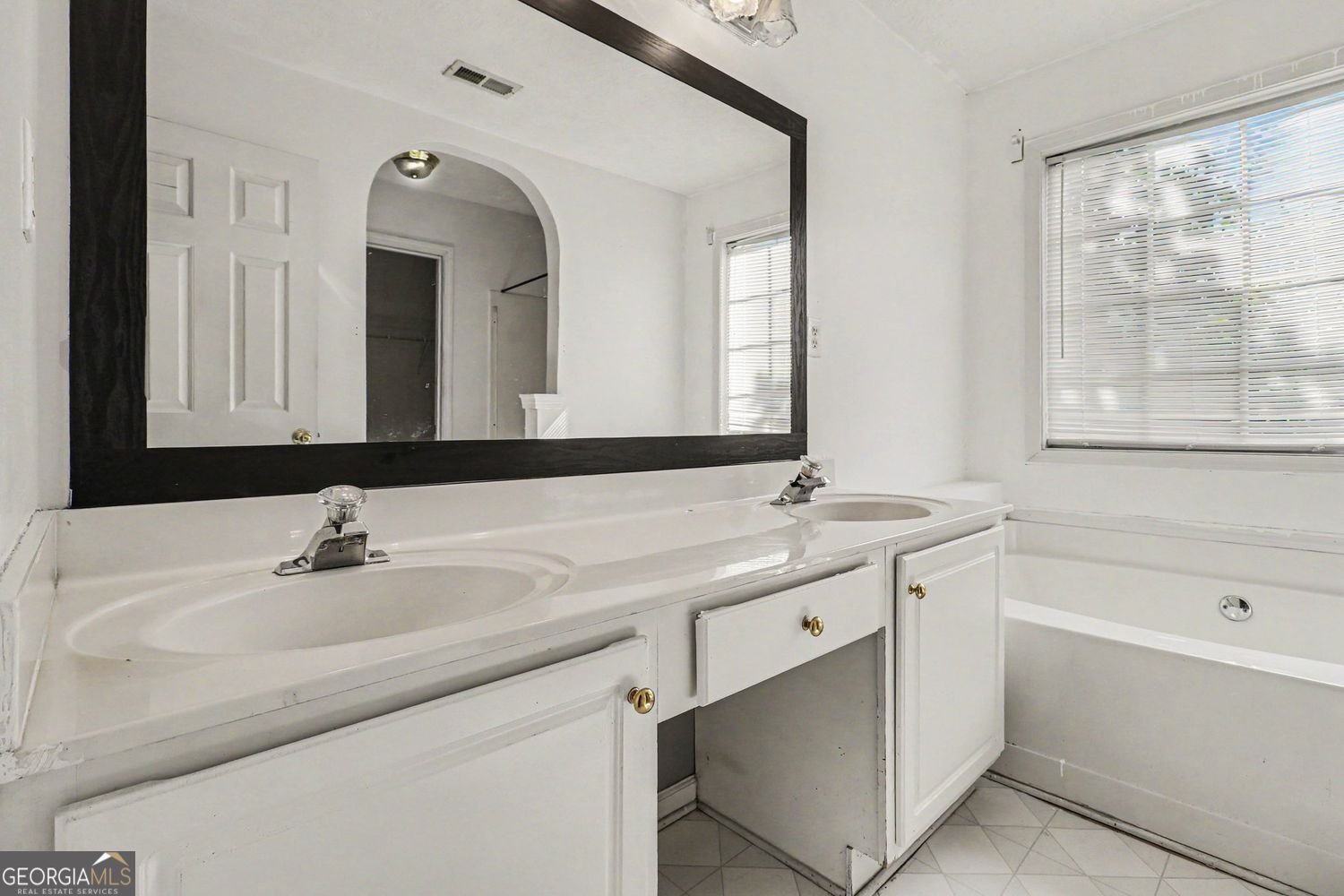 715 Sylvia Court Riverdale - Photo 9