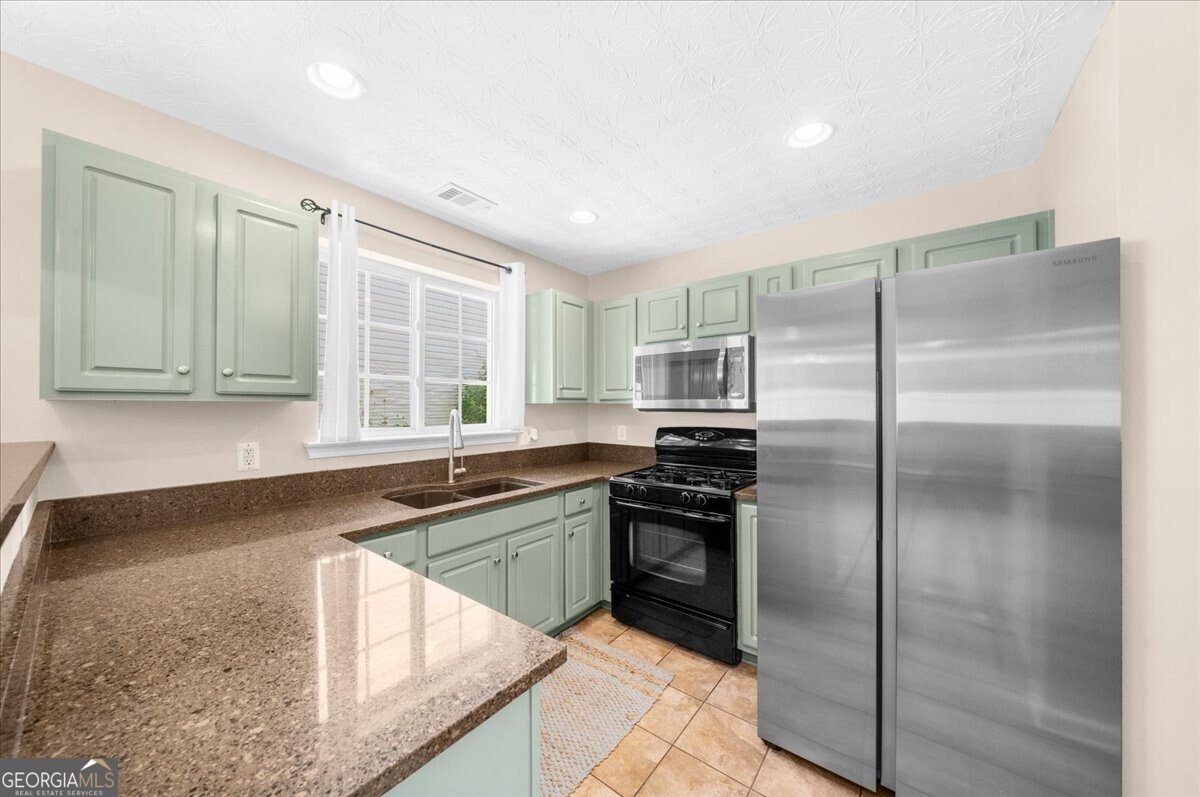 656 Oaks Drive Woodstock - Photo 7