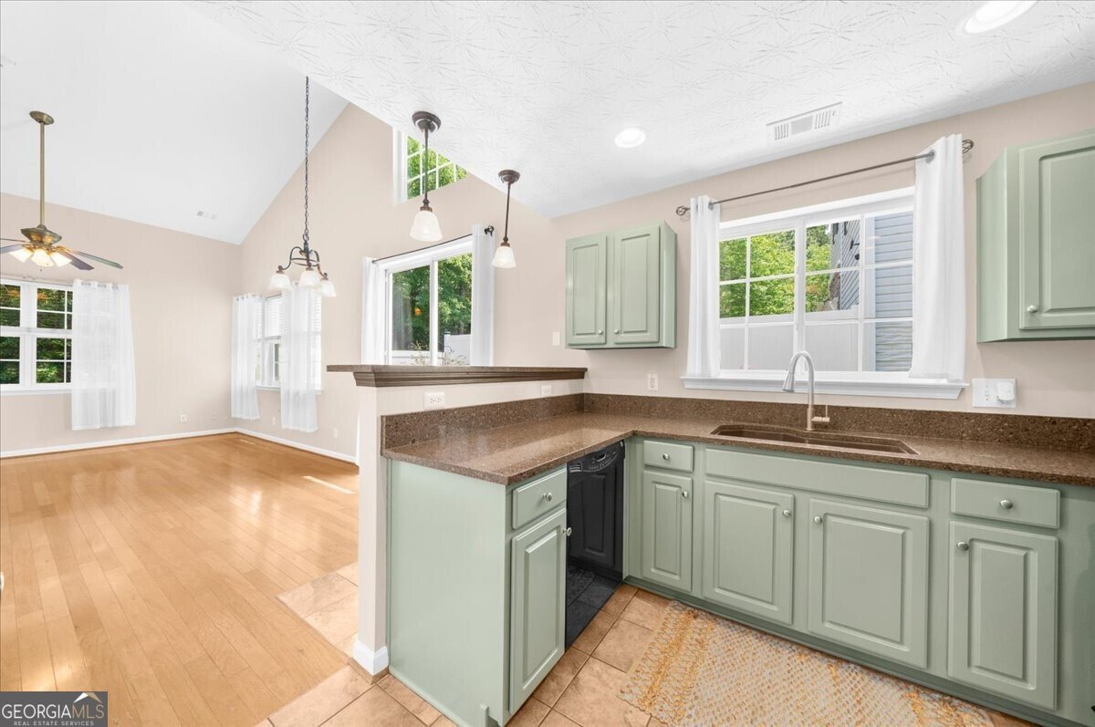 656 Oaks Drive Woodstock - Photo 9