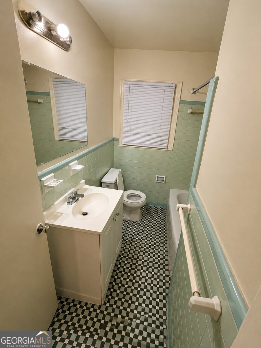 895 Laurel Street Forest Park - Photo 9