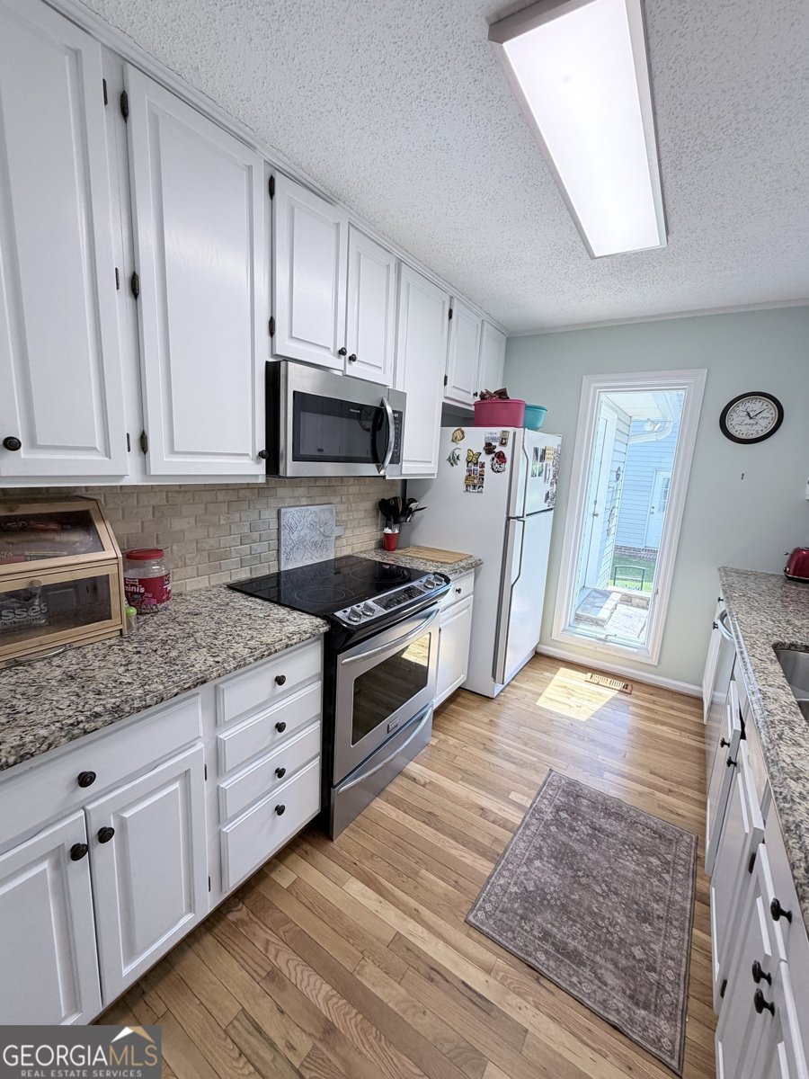 9489 Lee Rd 379 Valley - Photo 15