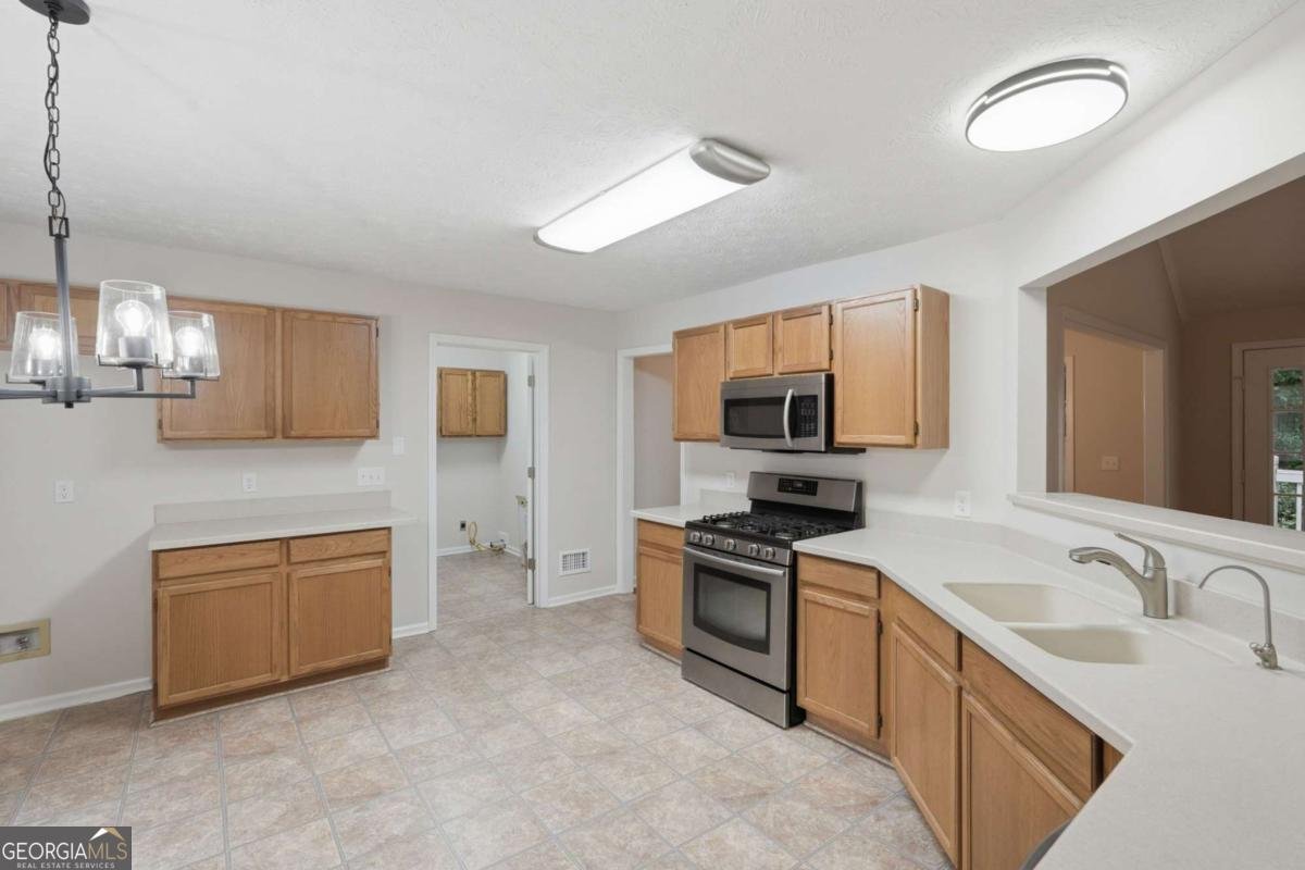 7035 Crossview Drive Cumming - Photo 12