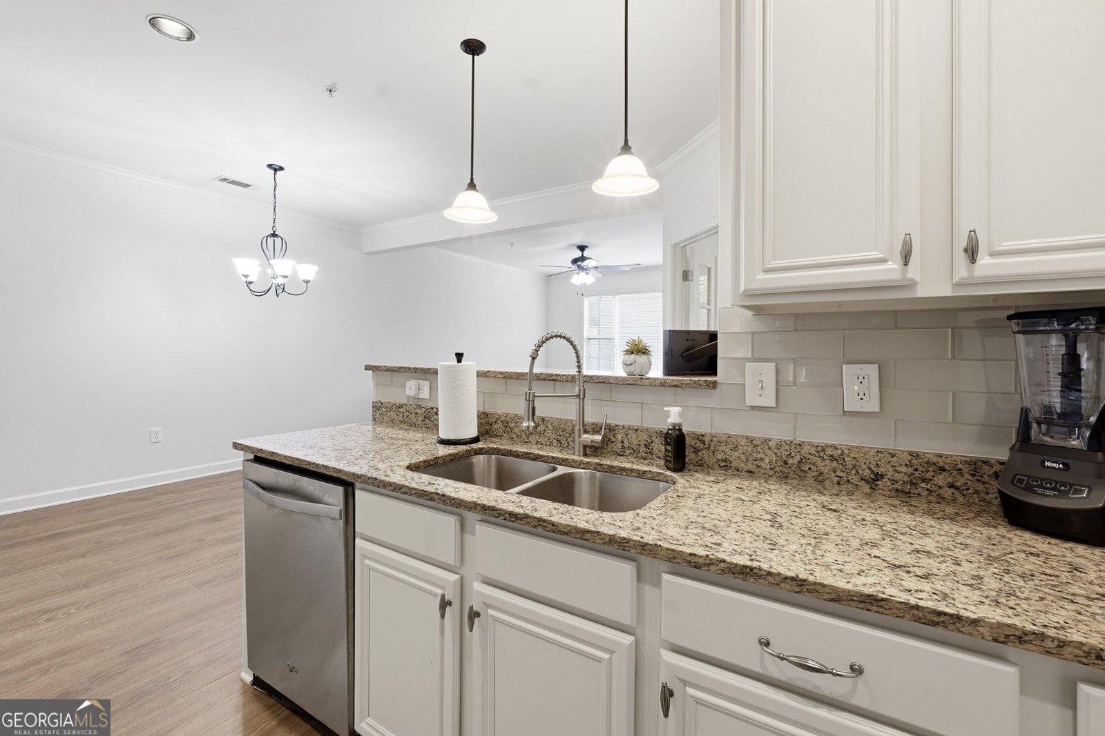 7265 Glisten Avenue Sandy Springs - Photo 10