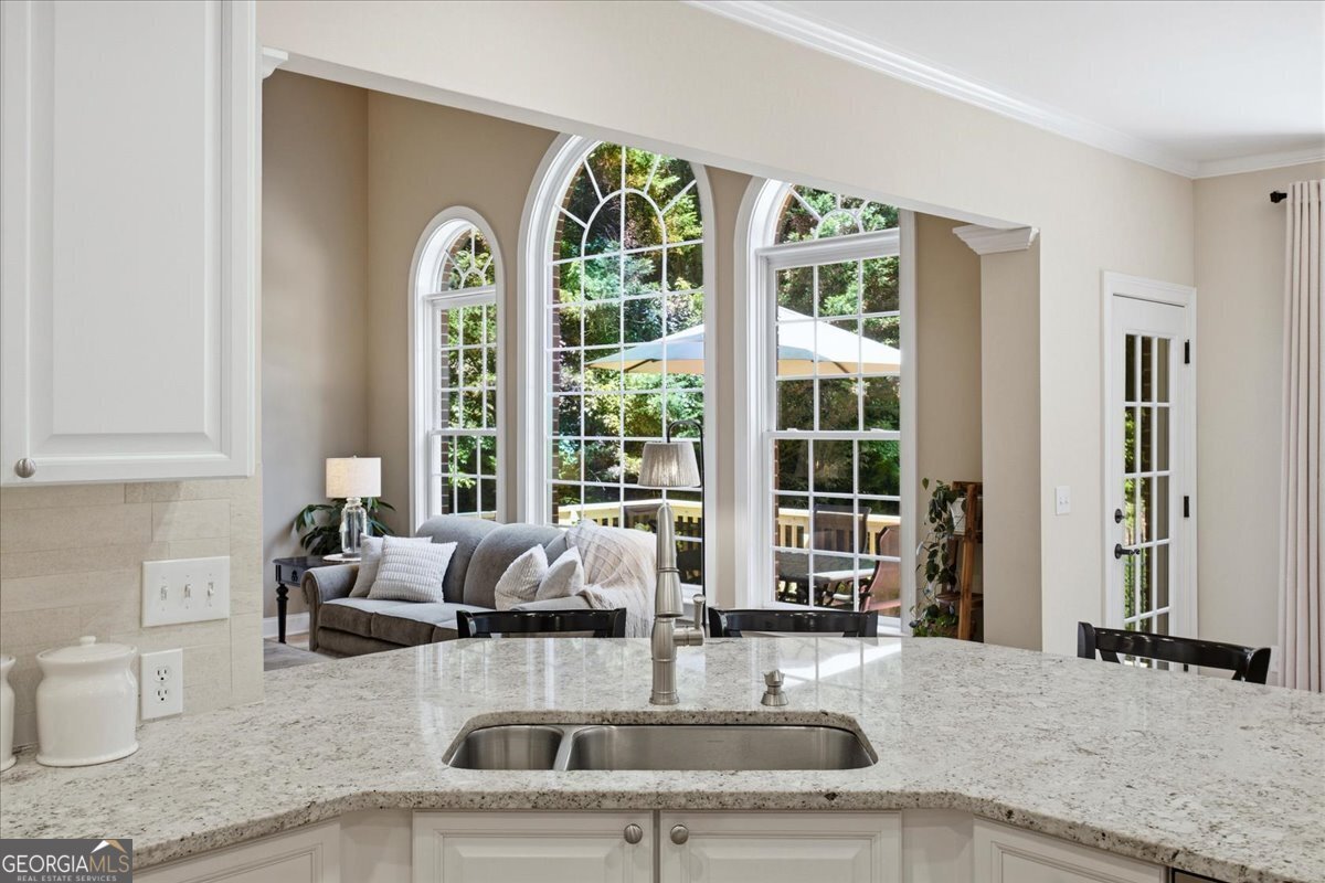 880 Colonial Lane Milton - Photo 11