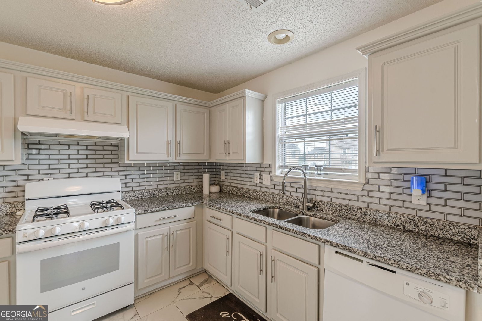 576 Ransom Way Stockbridge - Photo 13