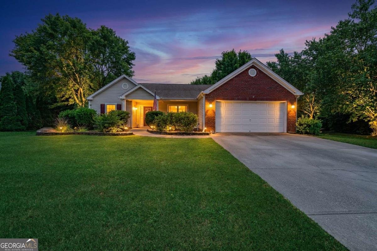 33 Glenabbey Drive Cartersville - main photo