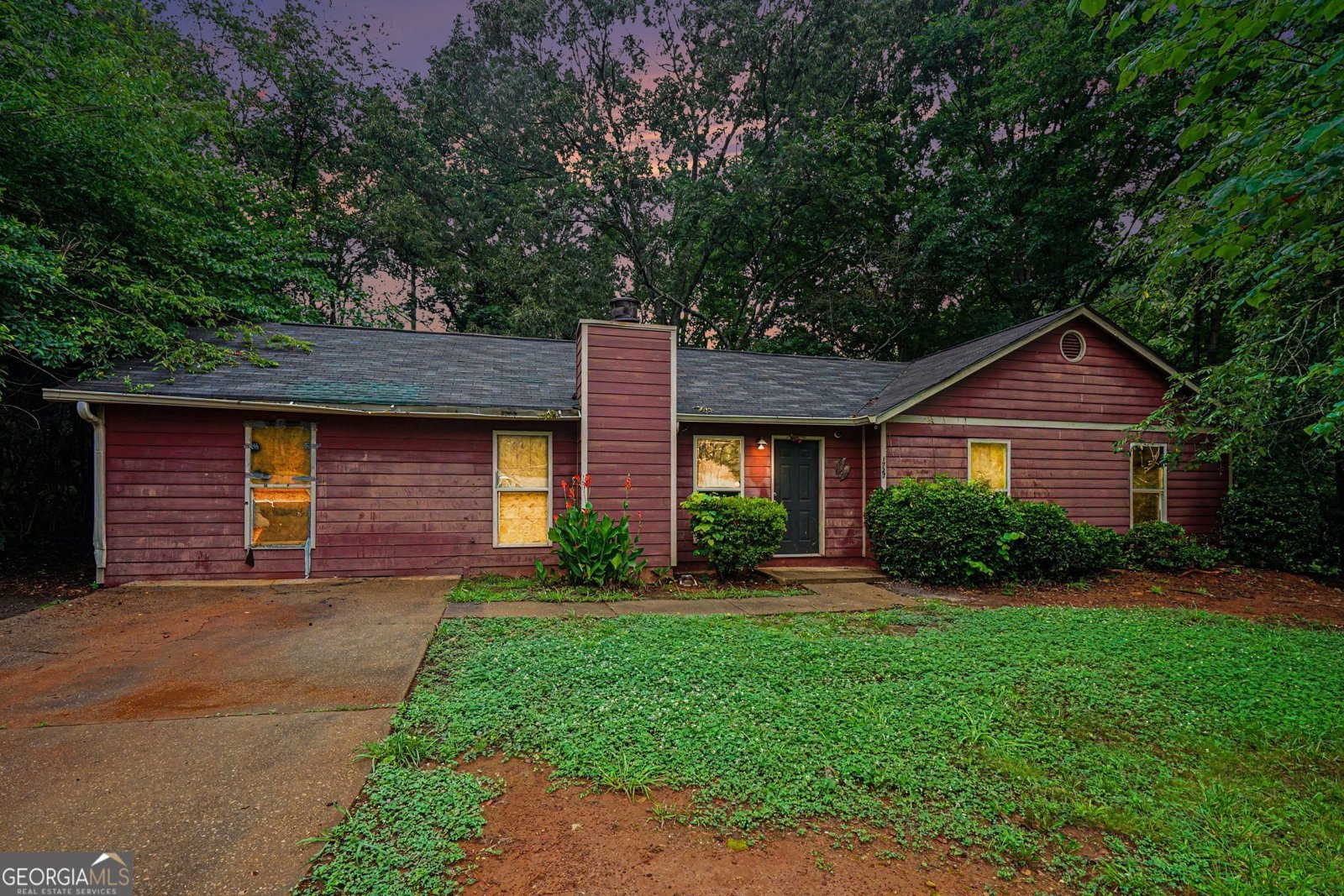 1727 Vauxhall Drive Lithonia - main photo