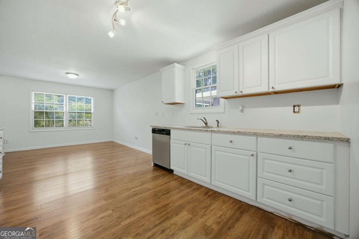 5232 Trudy Circle Gainesville - Photo 10