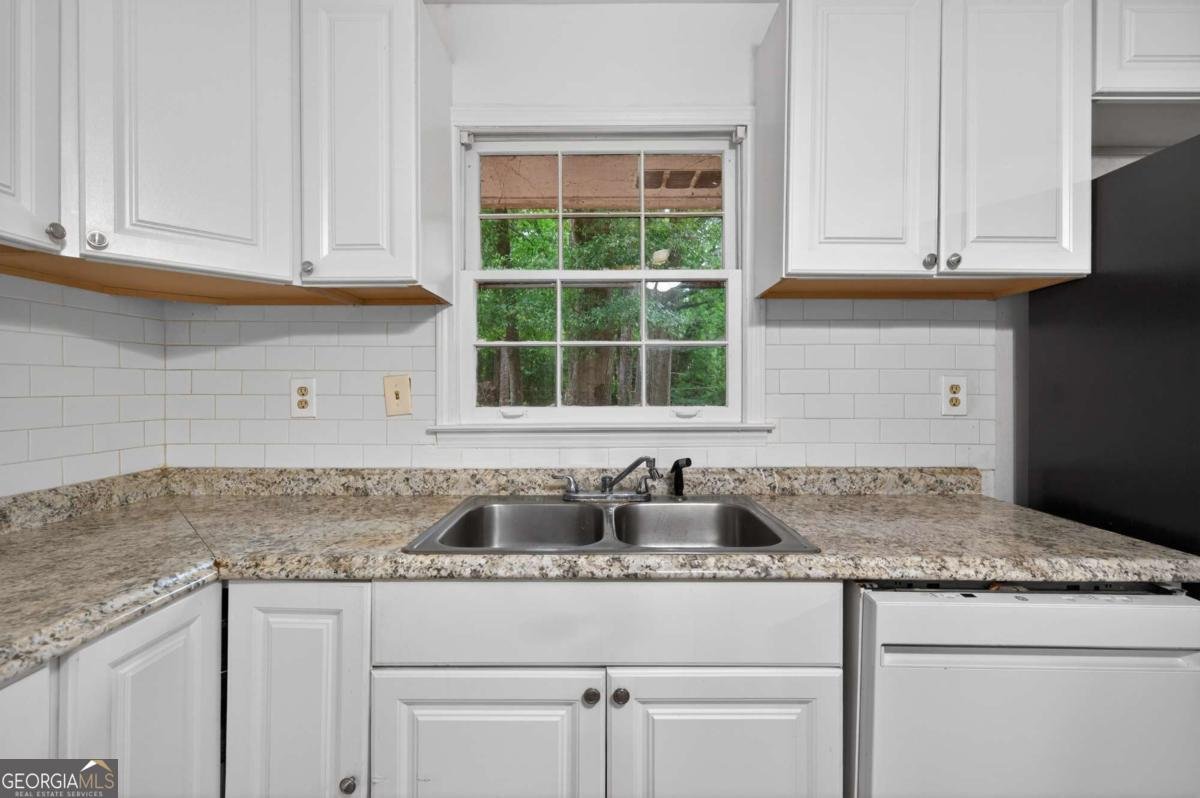 4894 Candlewood Lane Stone Mountain - Photo 16
