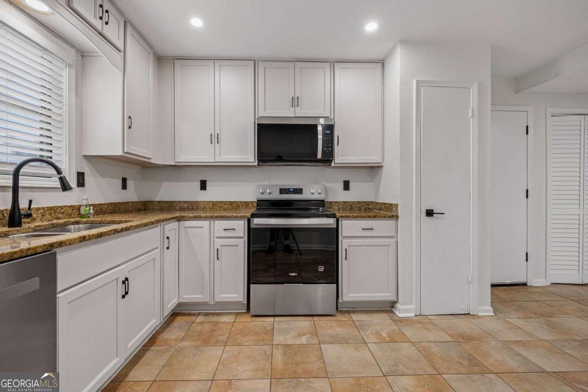 627 Ridge Avenue Stone Mountain - Photo 13