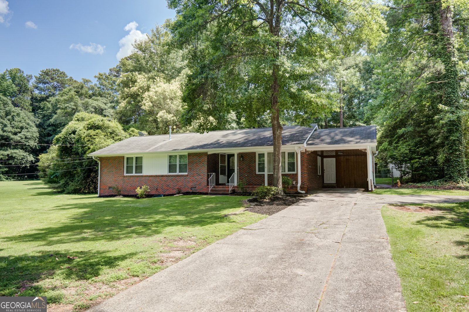 300 Kelly Drive Fayetteville - main photo