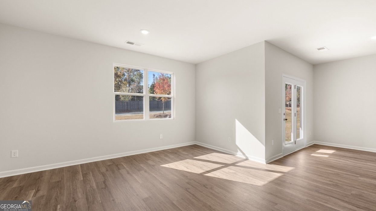667 Whitman Lane Stockbridge - Photo 13
