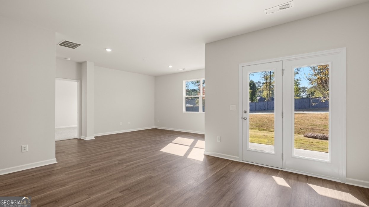 667 Whitman Lane Stockbridge - Photo 16