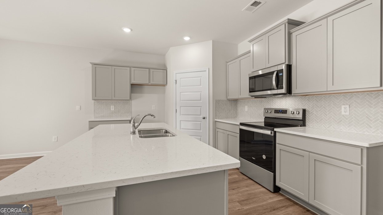 667 Whitman Lane Stockbridge - Photo 8
