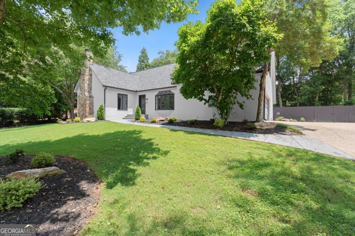 4562 Columns Drive Marietta - main photo