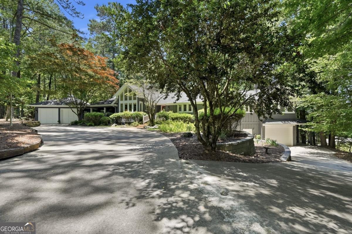 6504 Yacht Club Road Flowery Branch - main photo