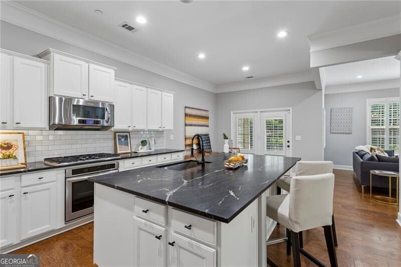 114 Barkley Lane Sandy Springs - Photo 10