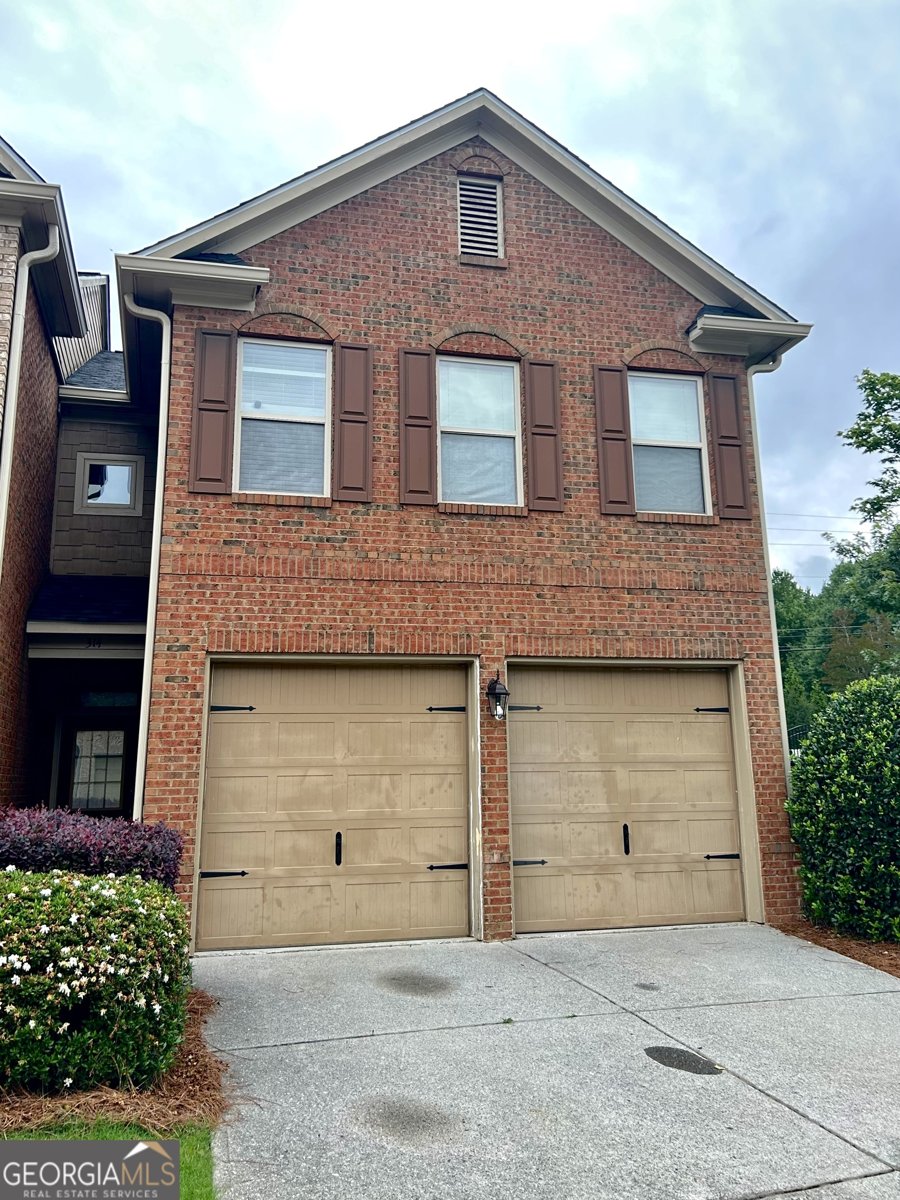 314 Oakland Hills Way Lawrenceville - main photo