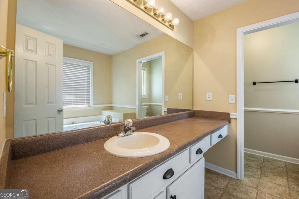 2027 Providence Roads Statham - Photo 18