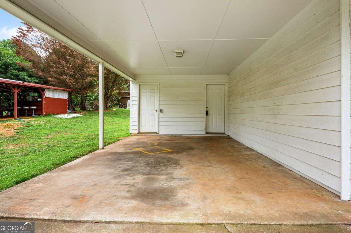 2027 Providence Roads Statham - Photo 30