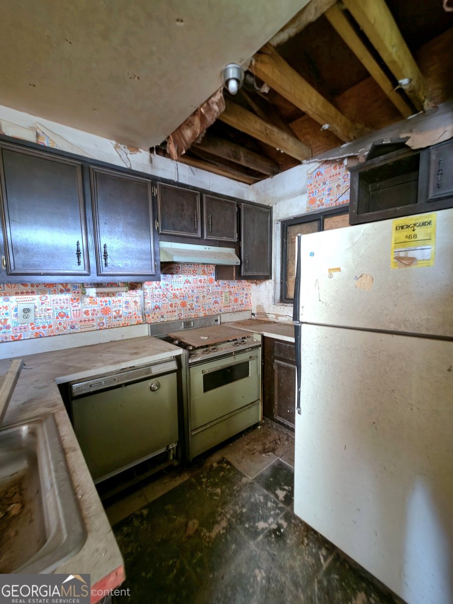 156 Governors Drive Forest Park - Photo 9