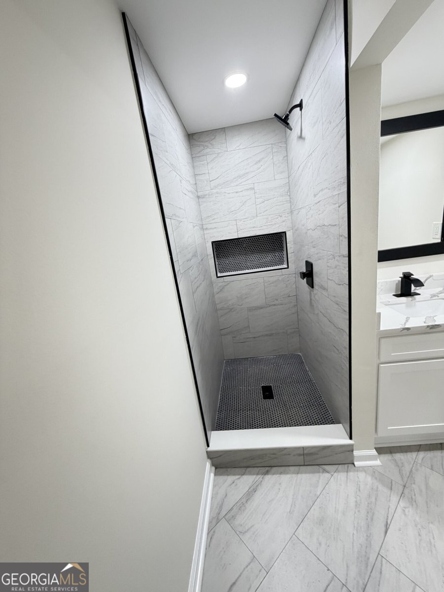 5698 CRESTWOOD Drive Stone Mountain - Photo 37