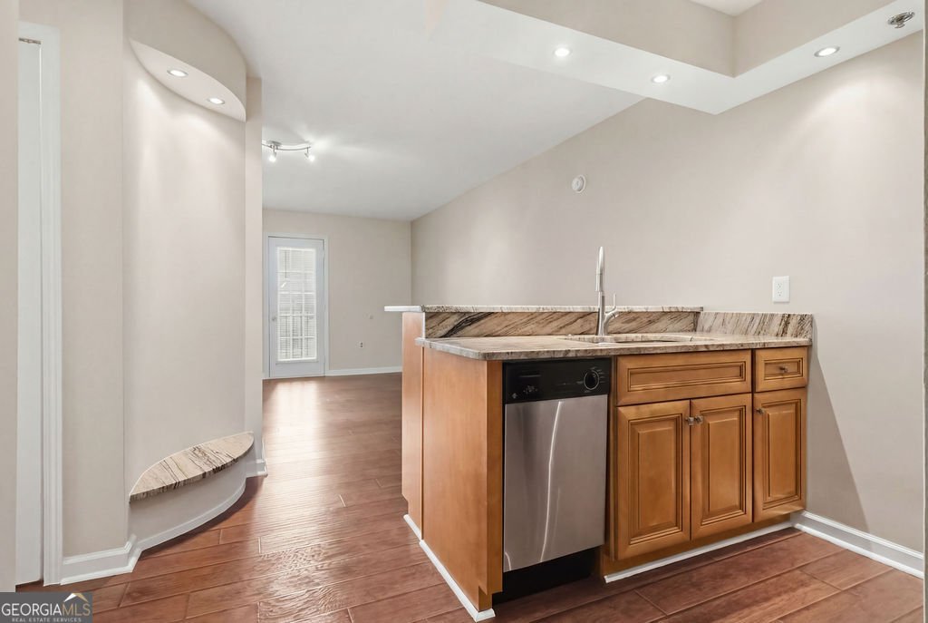 795 Hammond Drive Sandy Springs - Photo 14