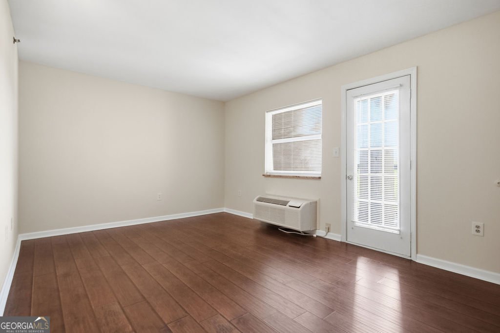 795 Hammond Drive Sandy Springs - Photo 6