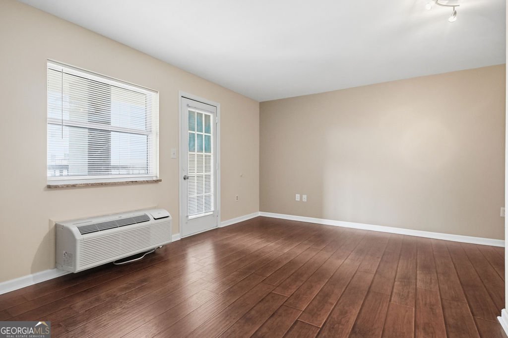 795 Hammond Drive Sandy Springs - Photo 9