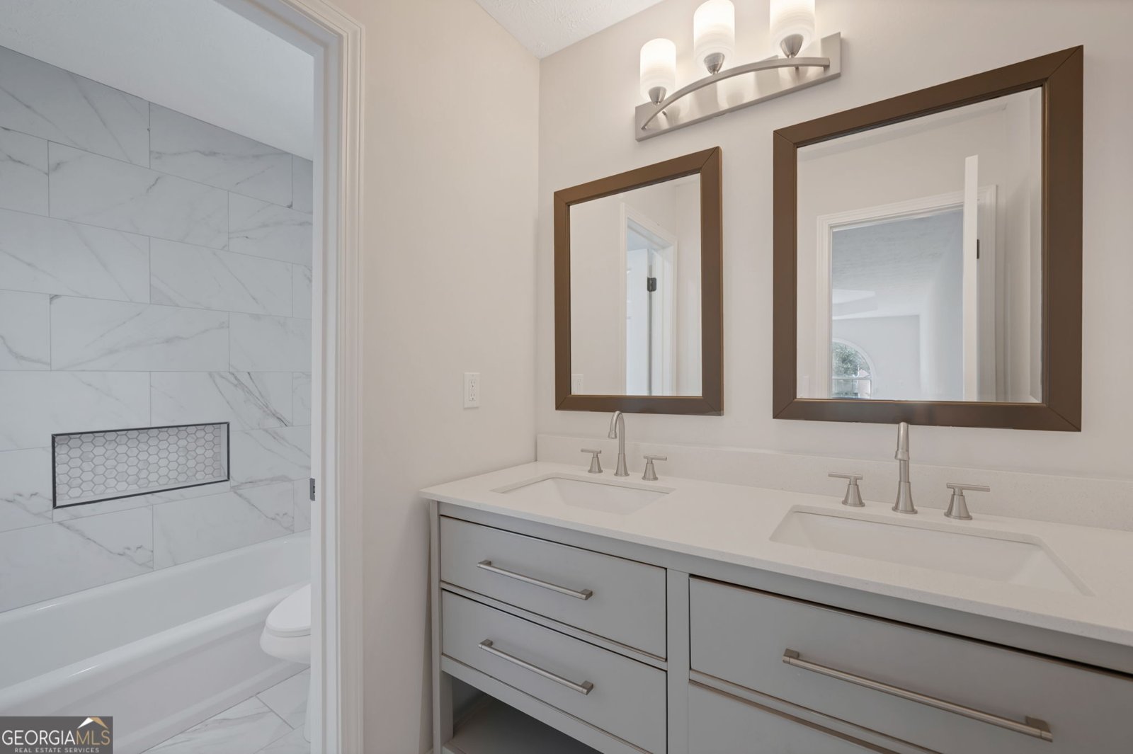 532 Surrey Lane Stockbridge - Photo 12