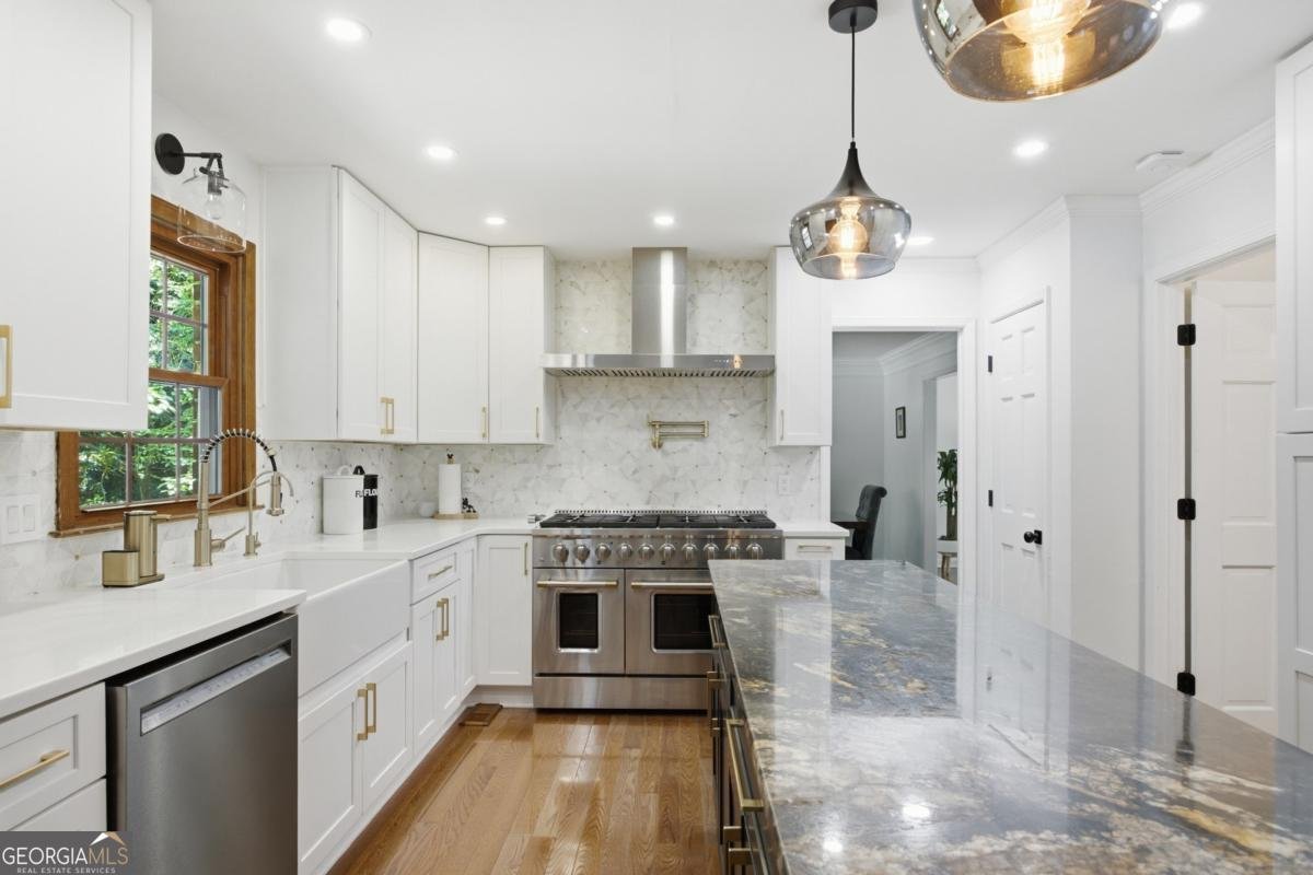 395 Spindle Court Sandy Springs - Photo 9