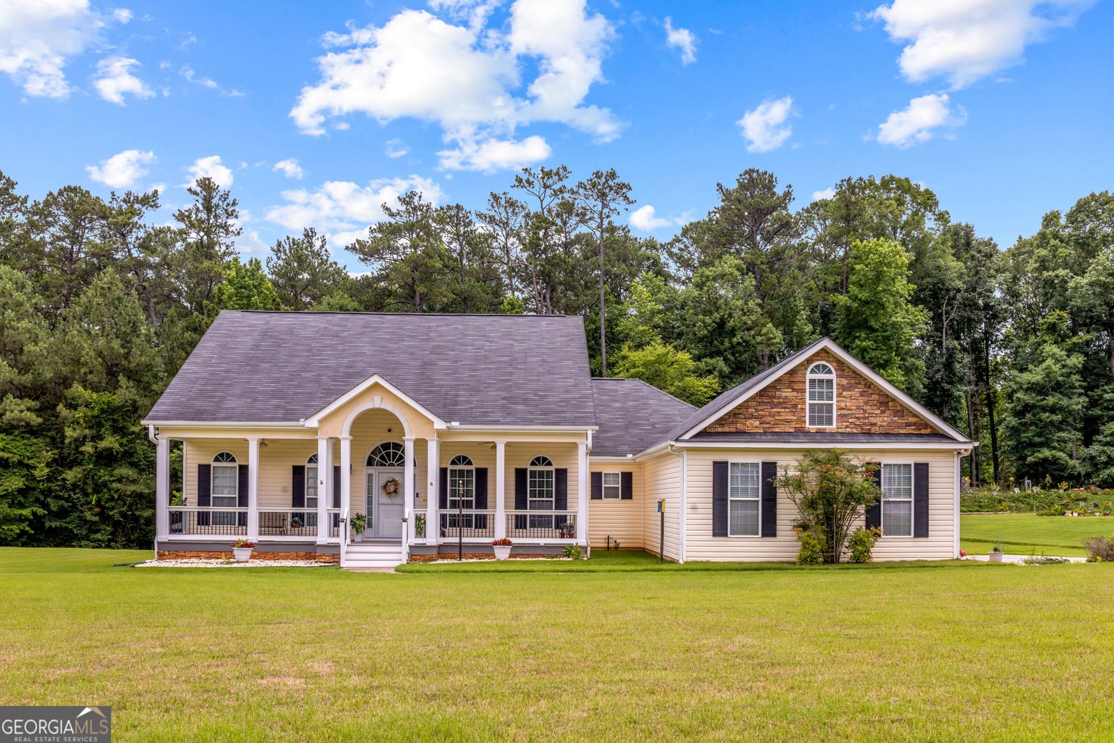 120 Copper Creek Drive Lagrange - main photo