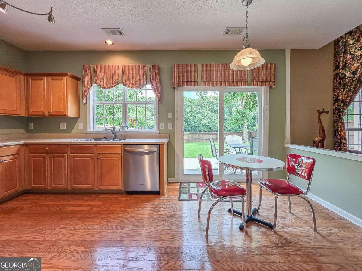 9025 Friarbridge Drive Suwanee - Photo 15