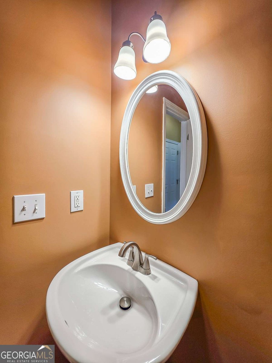 9025 Friarbridge Drive Suwanee - Photo 18