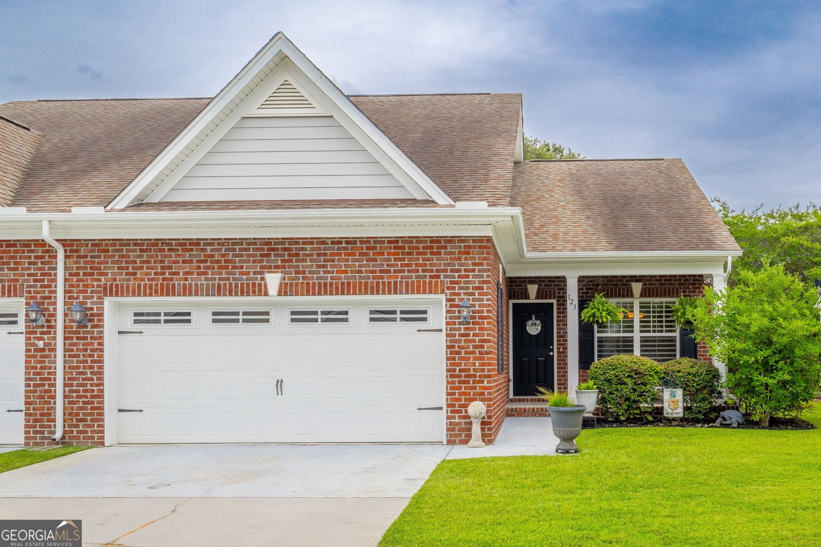 123 Regency Circle Pooler - main photo