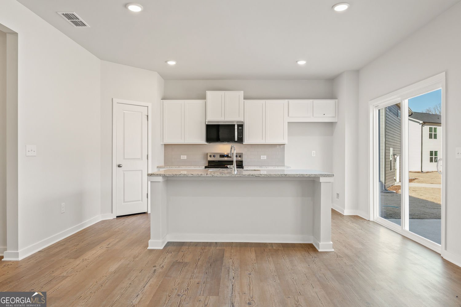 8038 Dickens Drive Fairburn - Photo 7