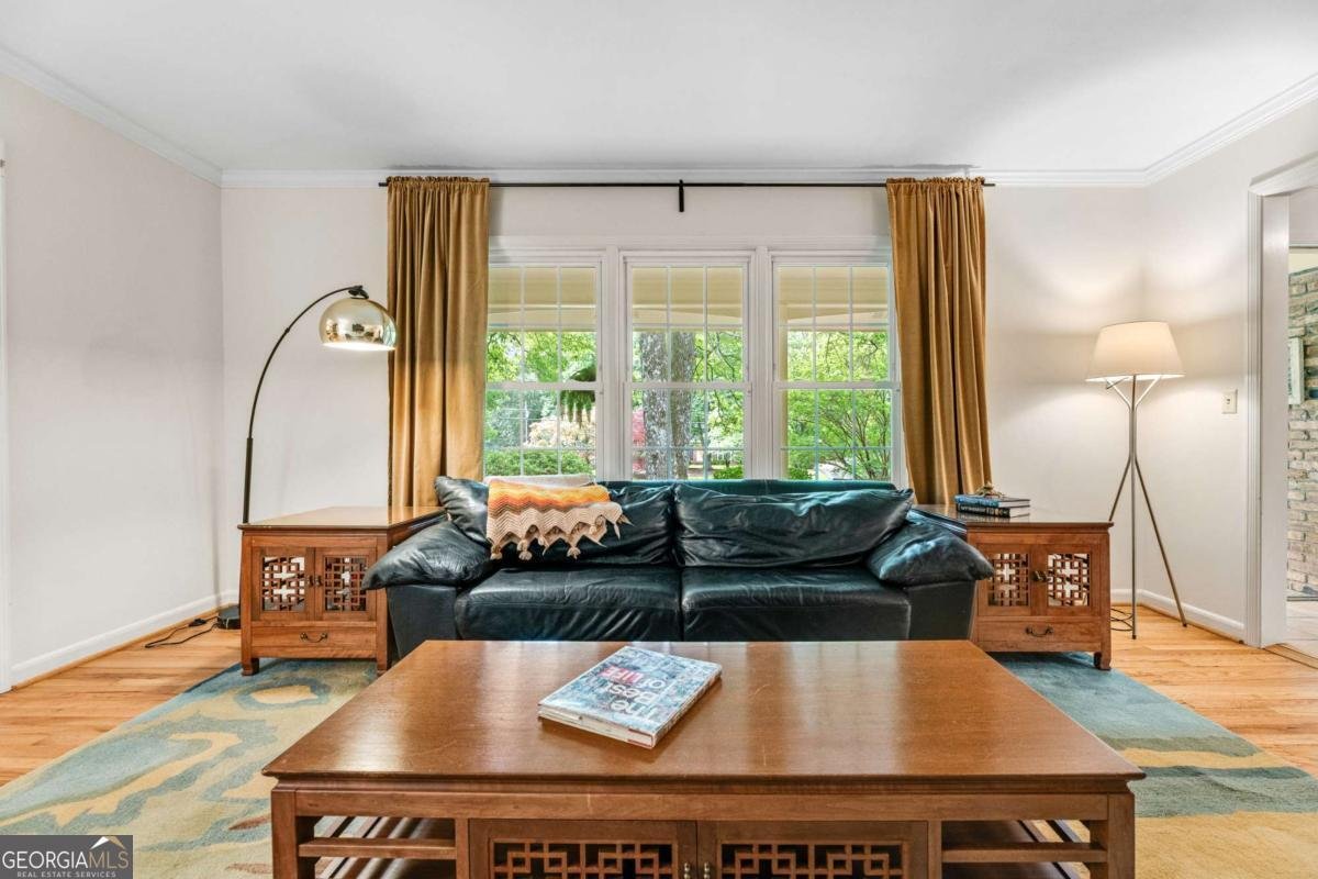 2480 Flair Knoll Drive Atlanta - Photo 8