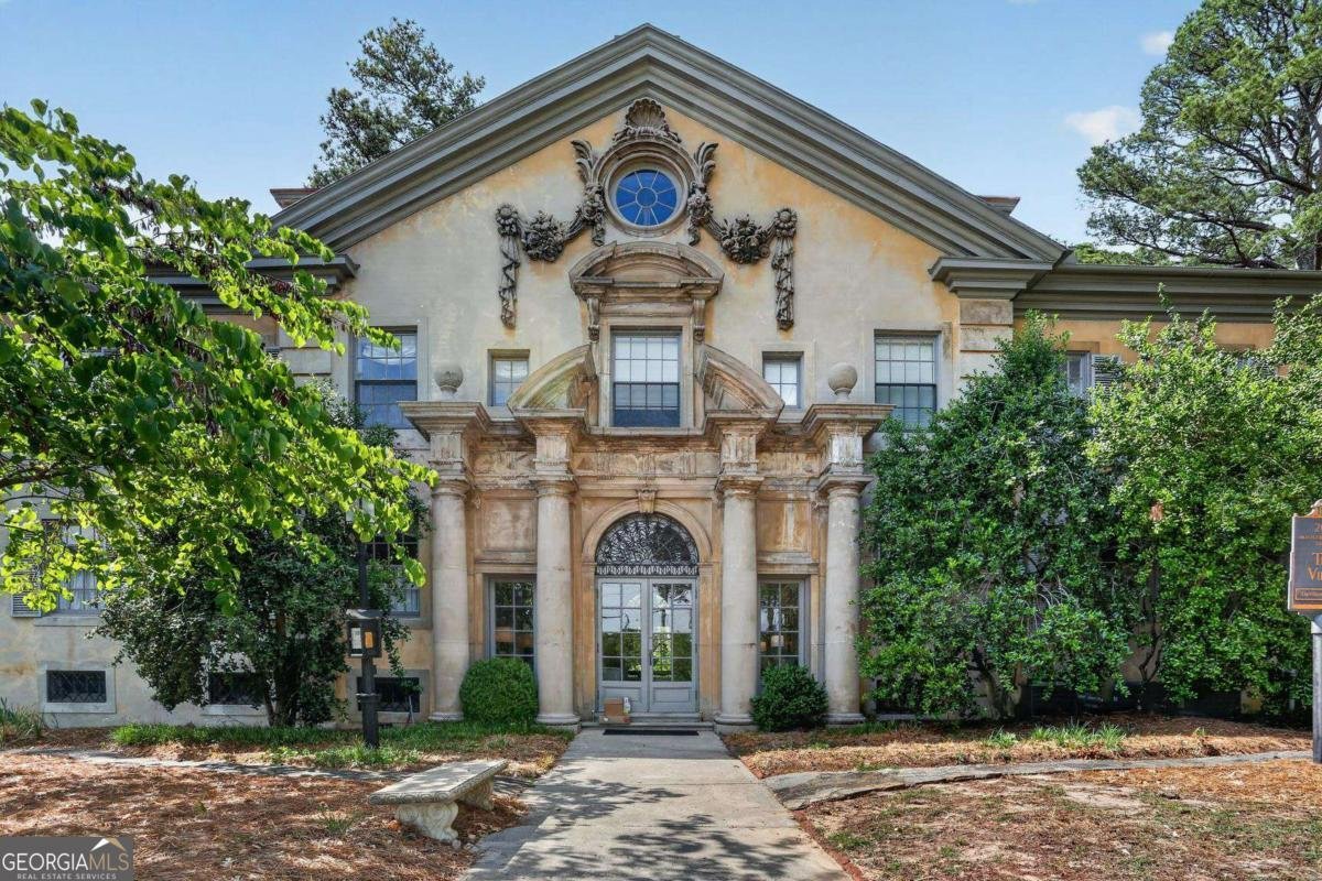 200 Montgomery Ferry Drive Atlanta - main photo
